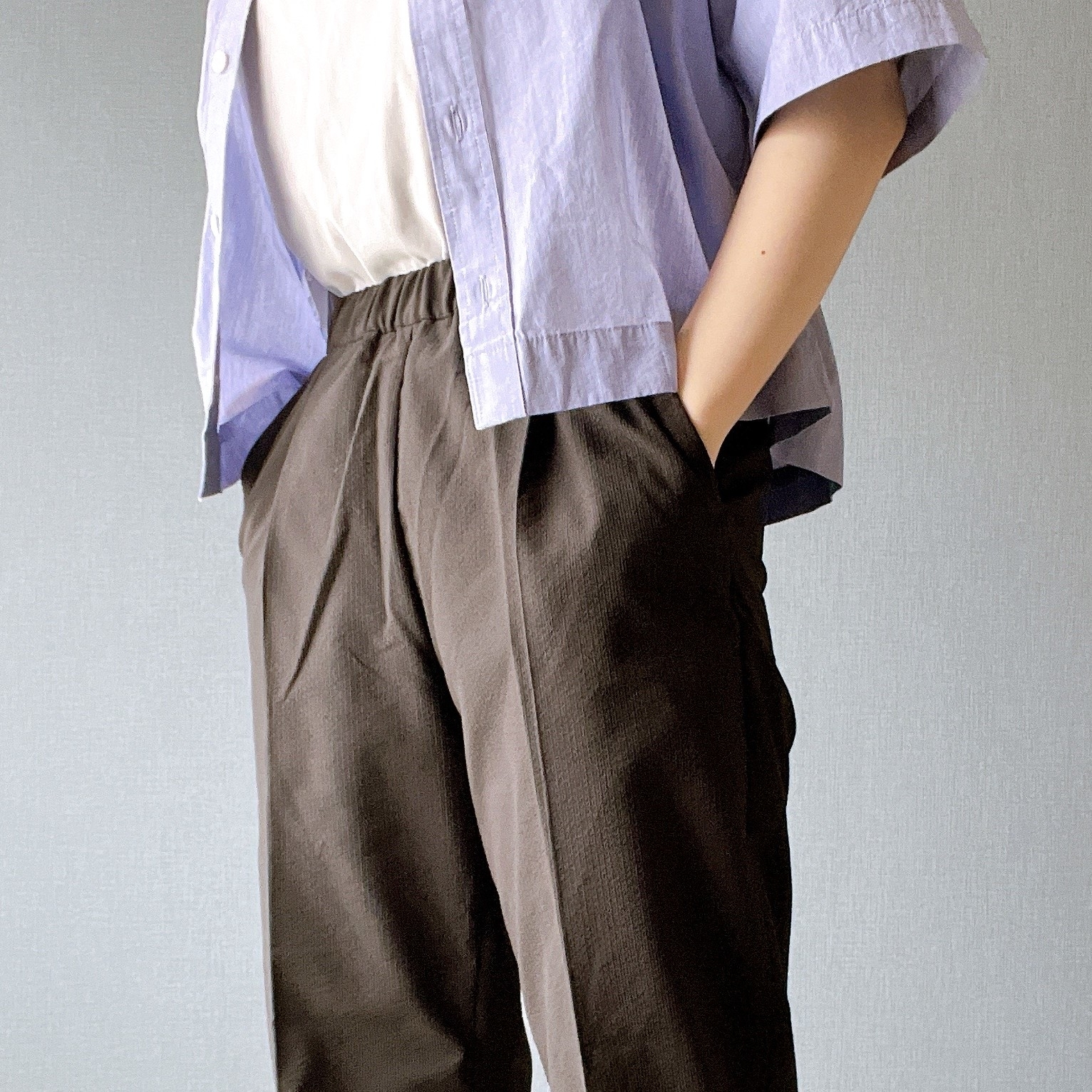 無印良品のオススメのパンツ「婦人 風を通すストレッチサッカーテーパードパンツ」