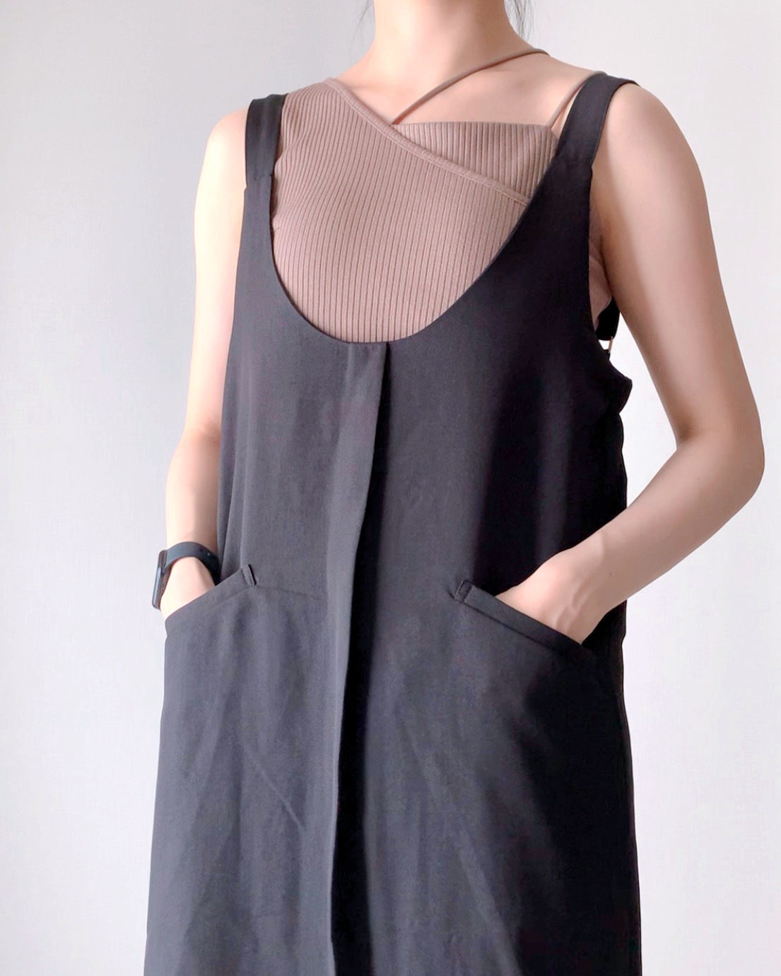 しまむらのおすすめファッションアイテム「バックシャンジャンパースカート」