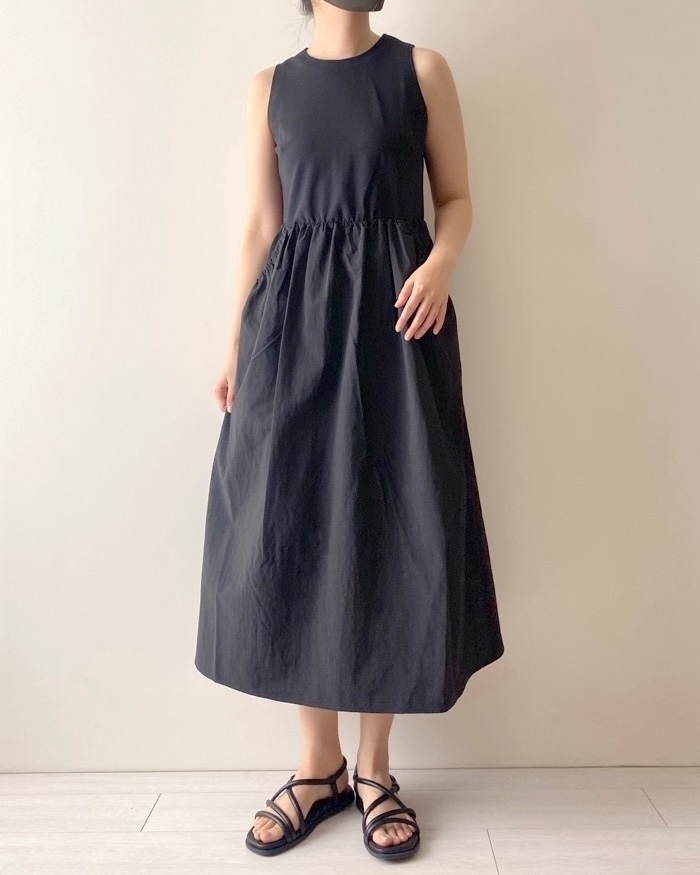 GU（ジーユー）のおしゃれワンピース「テックコンビネーションワンピース（ノースリーブ）+E」