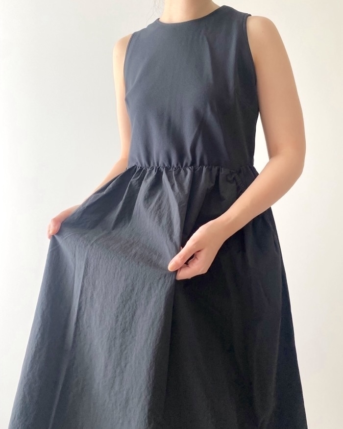 GU（ジーユー）のおしゃれワンピース「テックコンビネーションワンピース（ノースリーブ）+E」