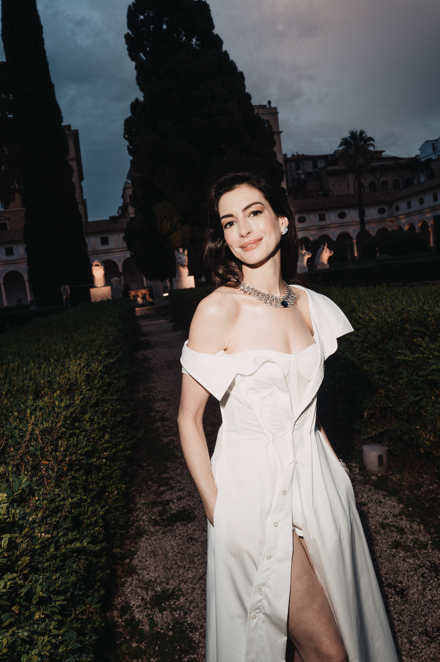 Anne Hathaway Wears A Roman Holiday-Inspired Gap Dress