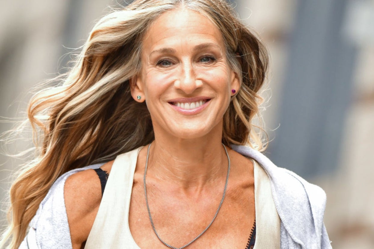 People Have A Lot Of Feelings About Sarah Jessica Parker's Weird Diaper Hat
