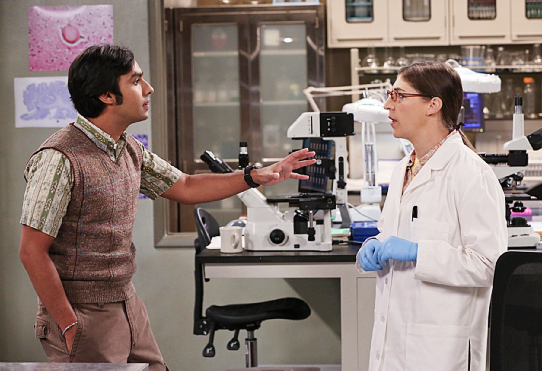 Raj Koothrappali argues with Amy Farrah Fowler in a scientific lab setting on <em>The Big Bang Theory</em>
