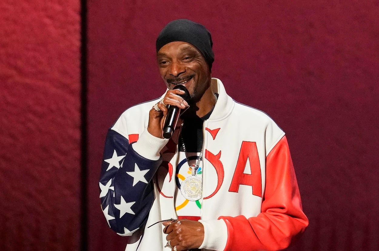 Snoop Dogg Is Selling a Blunt Roach and Other Artifacts in 'The Shiznit' Memorabilia Auction - Vimarsana News