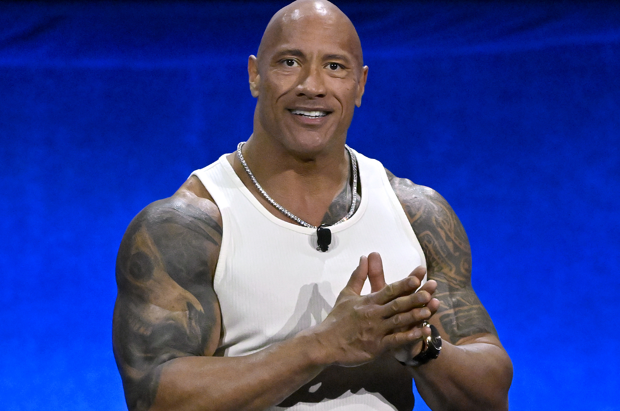 Dwayne "The Rock" Johnson Looks Literally Unrecognizable For His New Movie Role, And He's Clearly Going For An Oscar