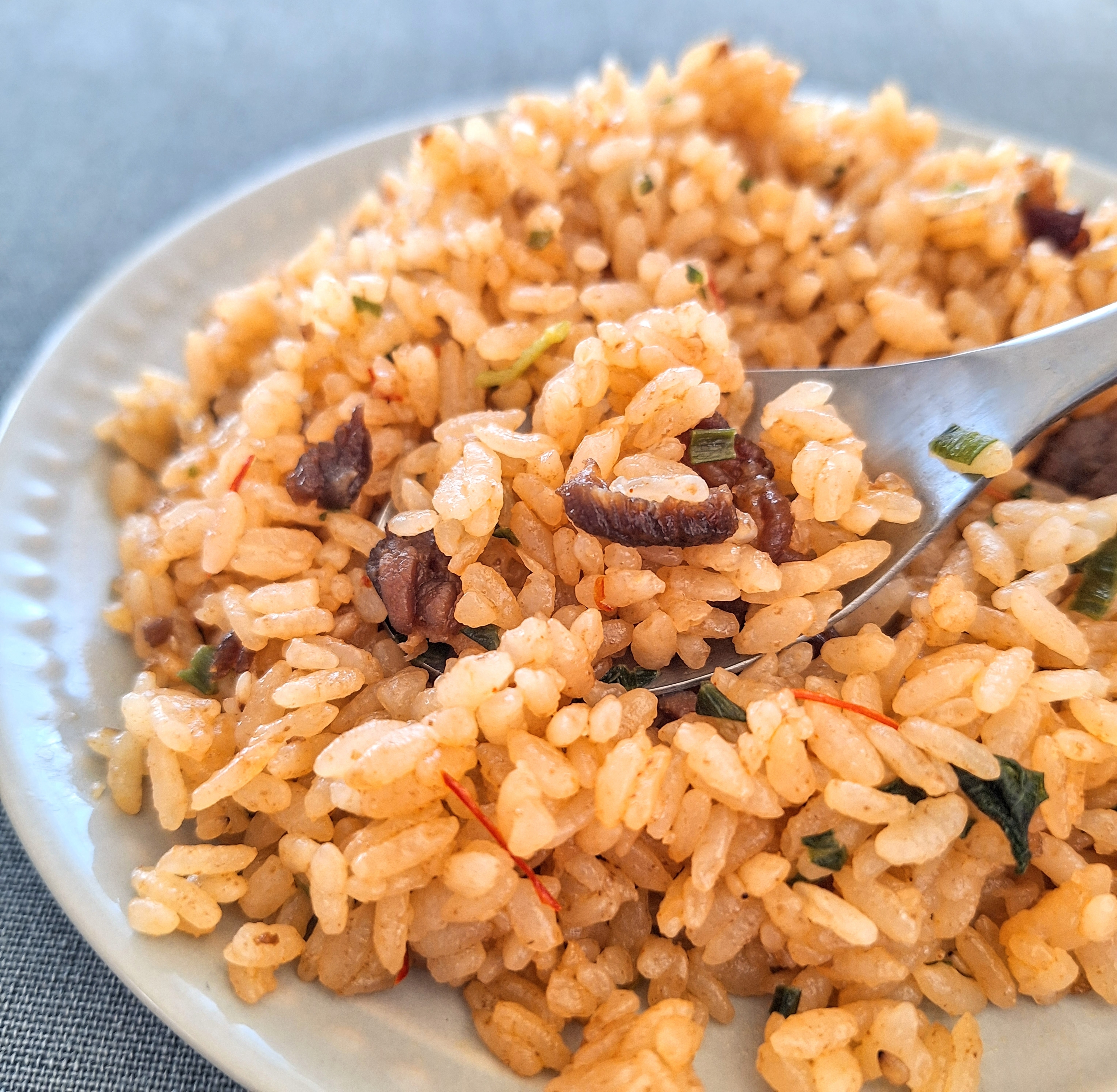 ファミリーマートのおすすめ冷凍食品「直火炒めの牛カルビめし」