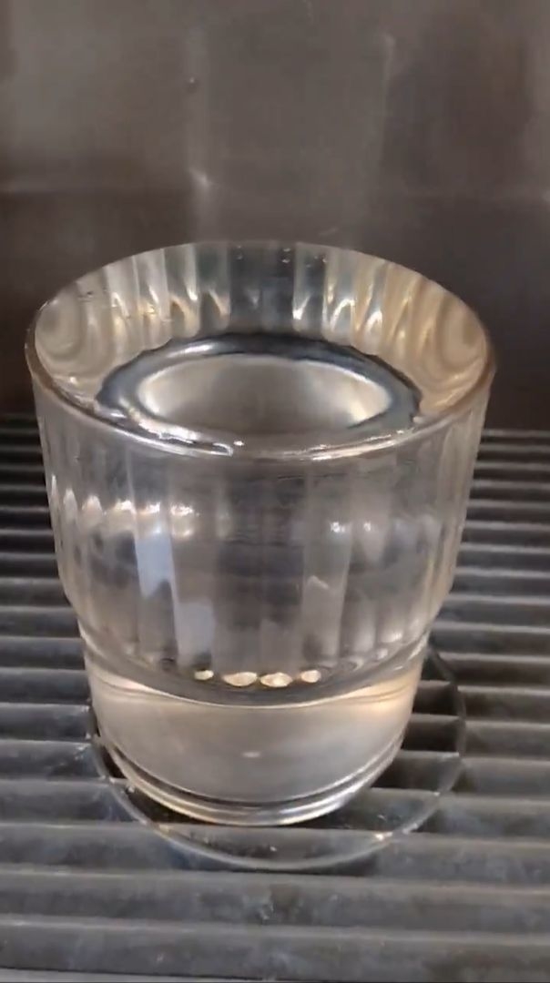 持ち運べないことに気付いたところ / 猫屋さんのXより