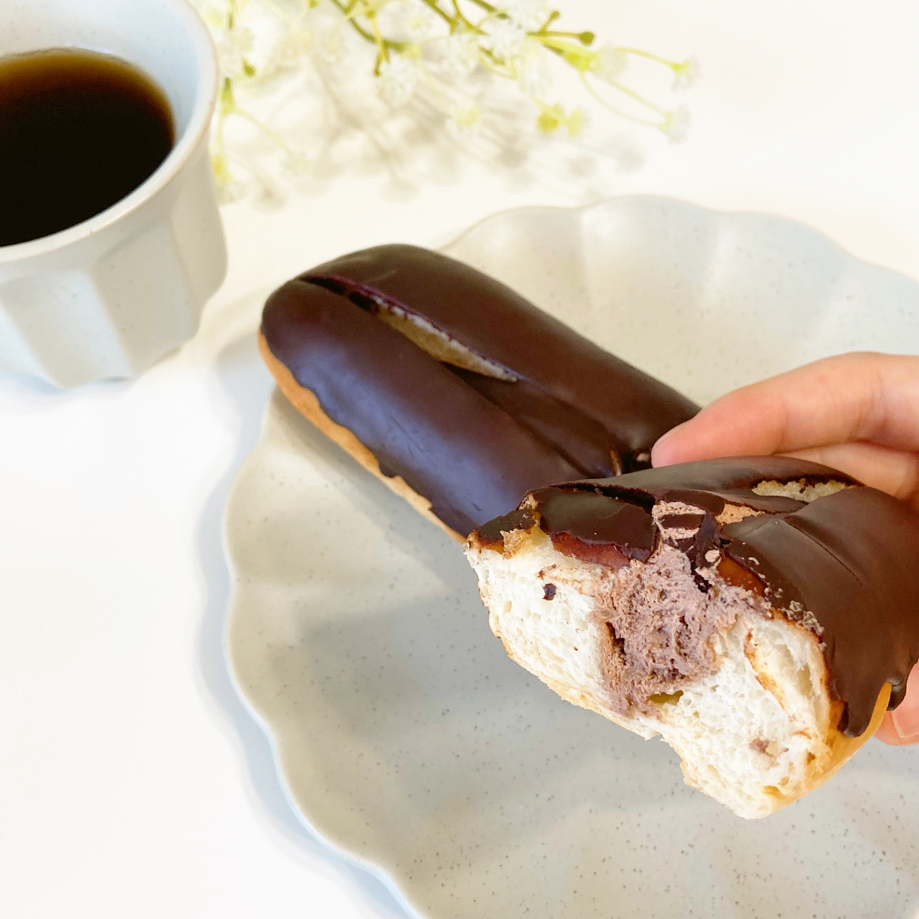 FamilyMart（ファミリーマート）のやみつきパン「チョコホイップロール」