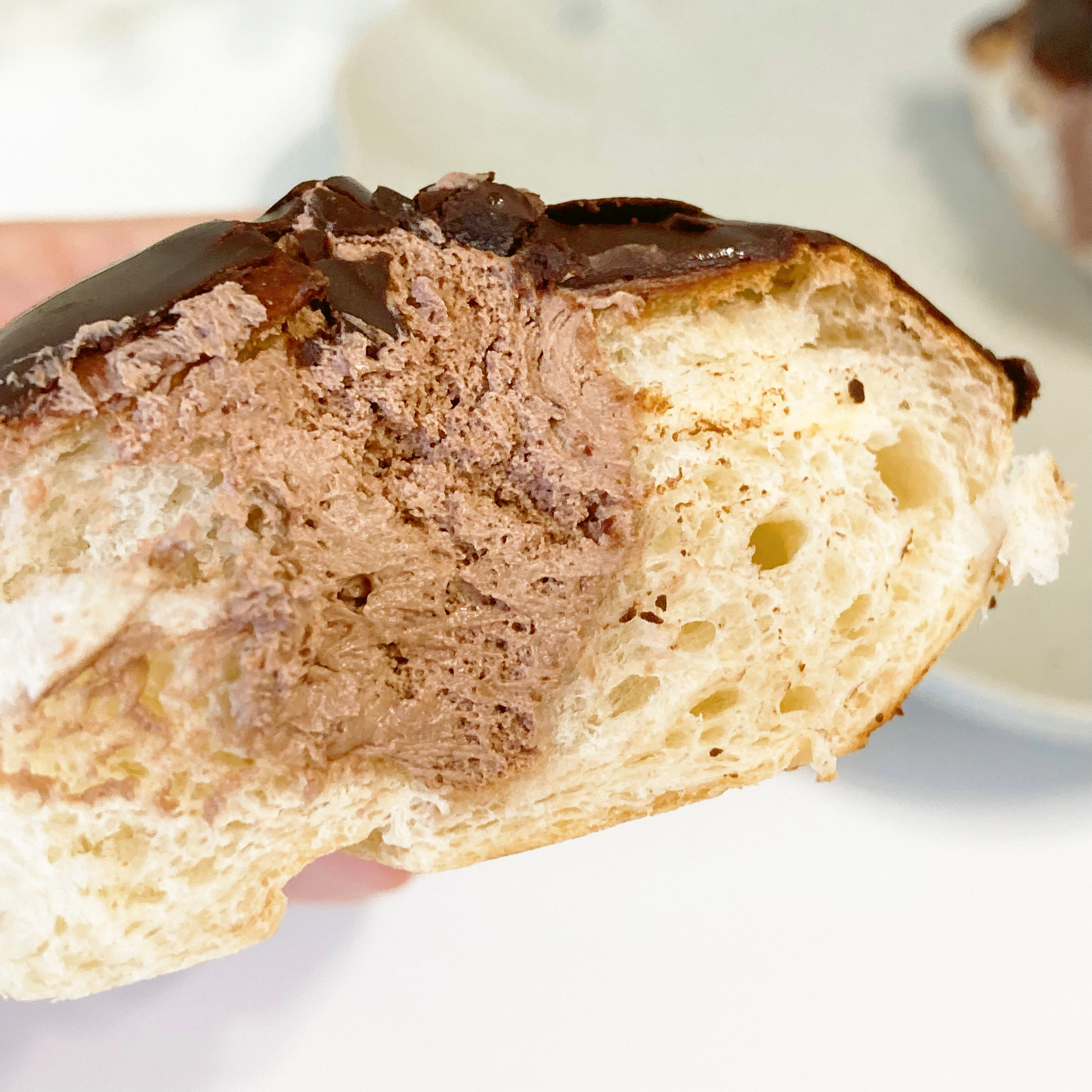 FamilyMart（ファミリーマート）のやみつきパン「チョコホイップロール」