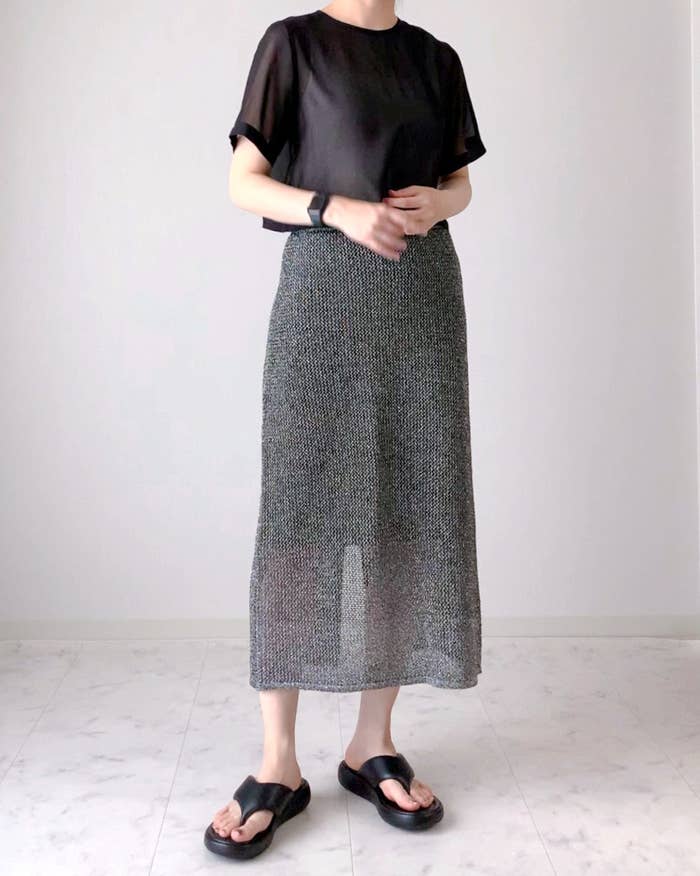 しまむらのおすすめファッションアイテム「メッシュラメナロースカート」