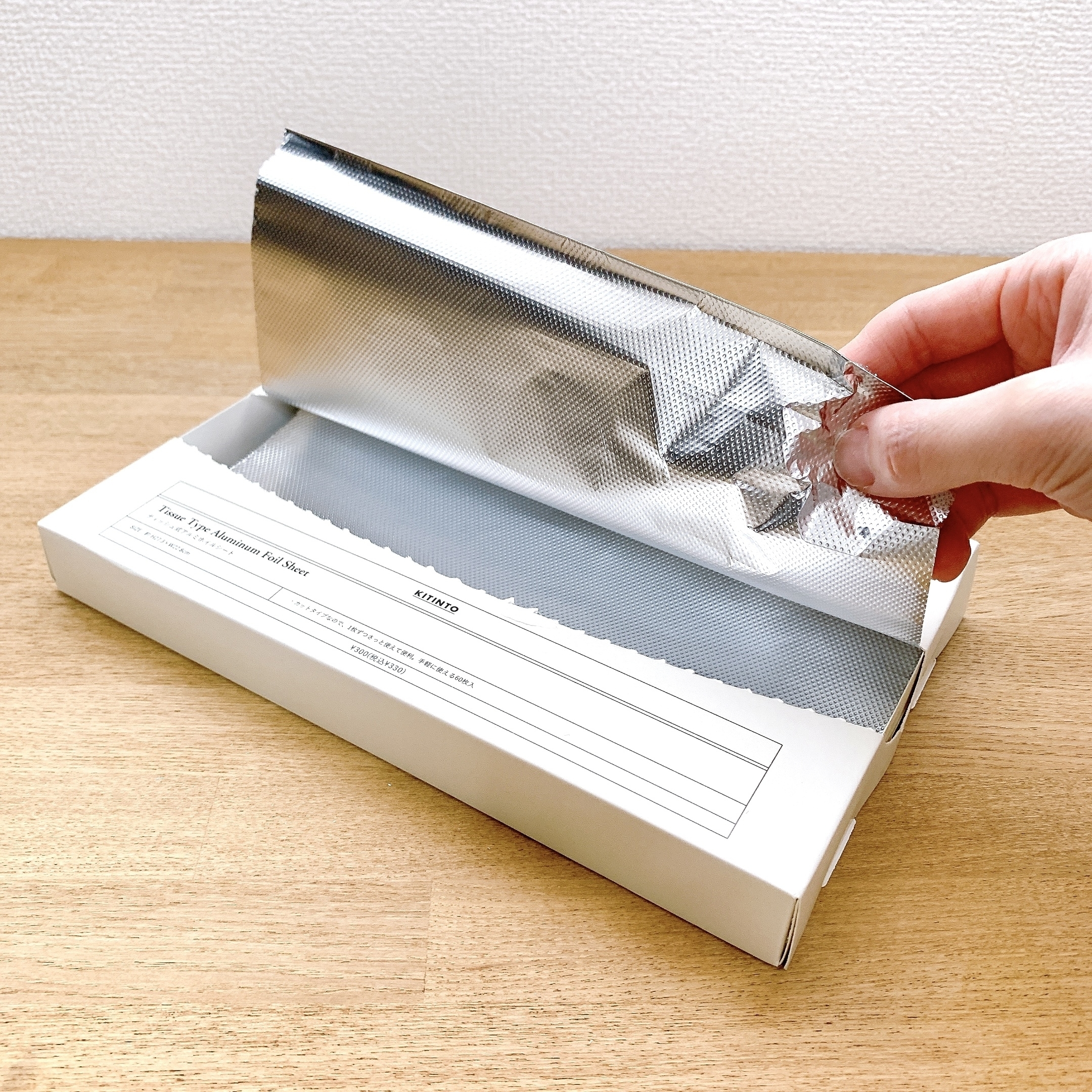 3COINS(スリーコインズ)のおすすめの便利グッズ「ティッシュ式アルミホイルシート(60枚入り)/KITINTO」