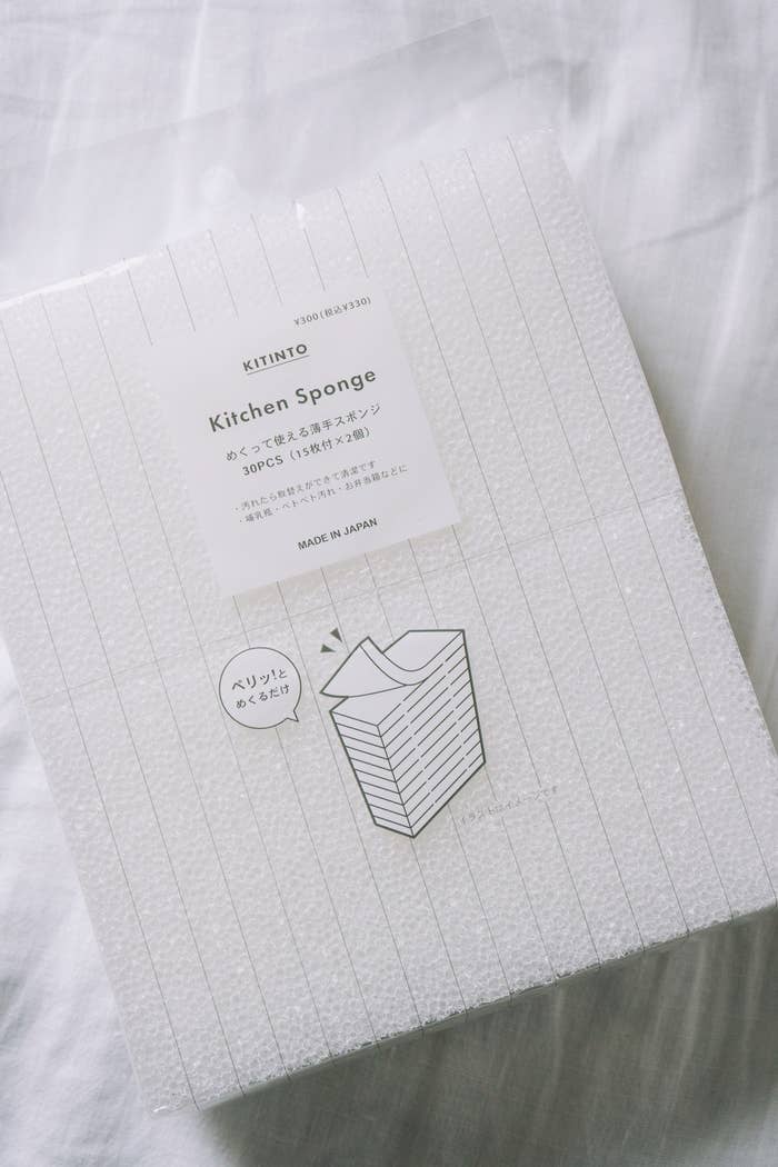 3COINS(スリーコインズ)のおすすめの便利グッズ「めくって使える薄手スポンジ/KITINTO」