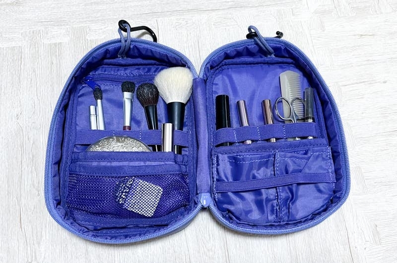 ワークマンのおすすめアイテム「あれこれまとまるスラッとポーチ」