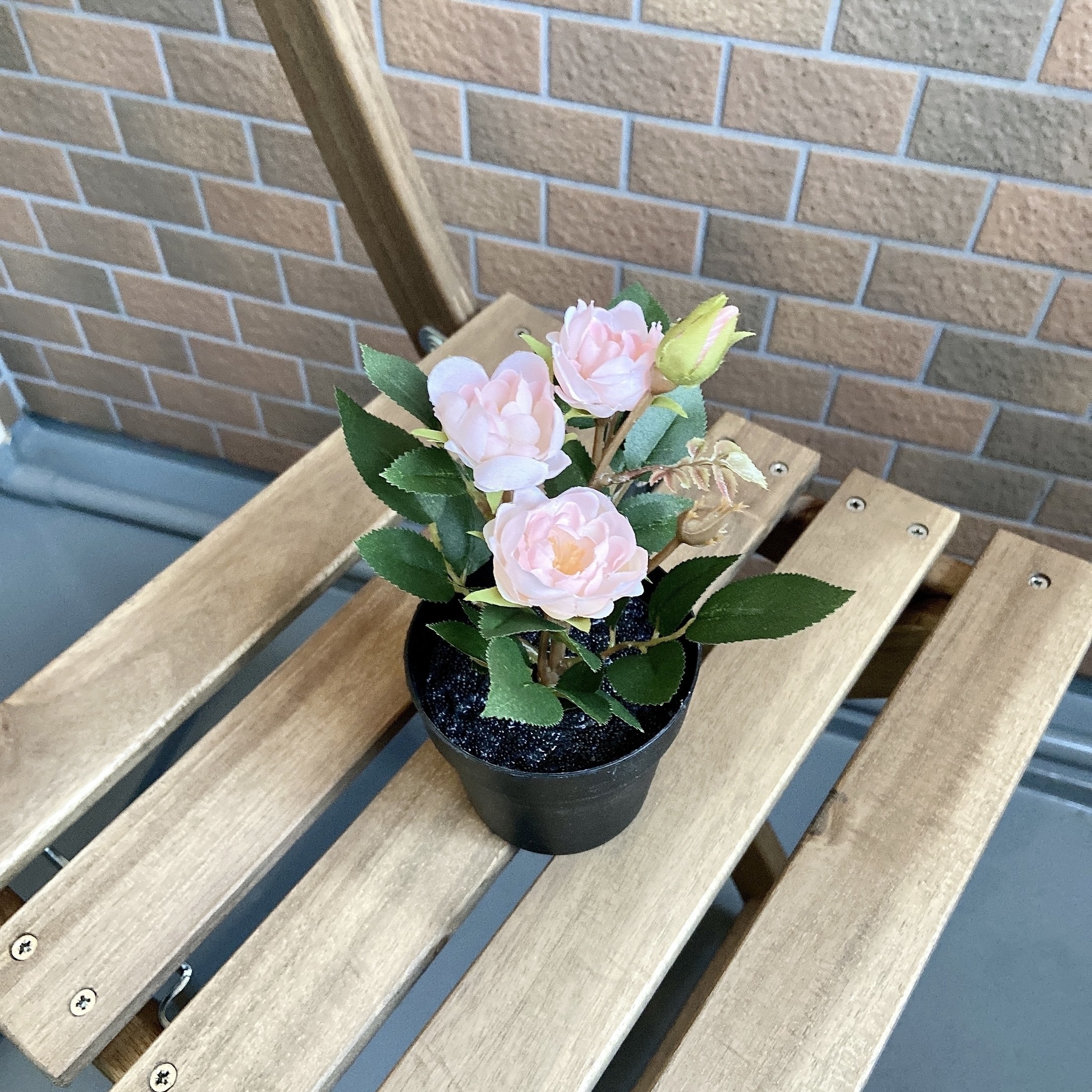 IKEAのおすすめフェイクグリーン「FEJKA フェイカ人工観葉植物 室内／屋外用／バラ」