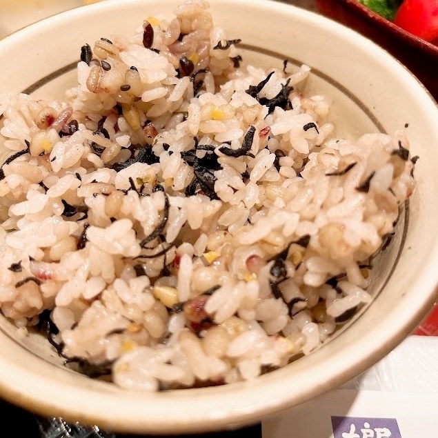 大戸屋のおすすめのメニュー「もろみチキンの彩りサラダボウルとしそひじきご飯定食」