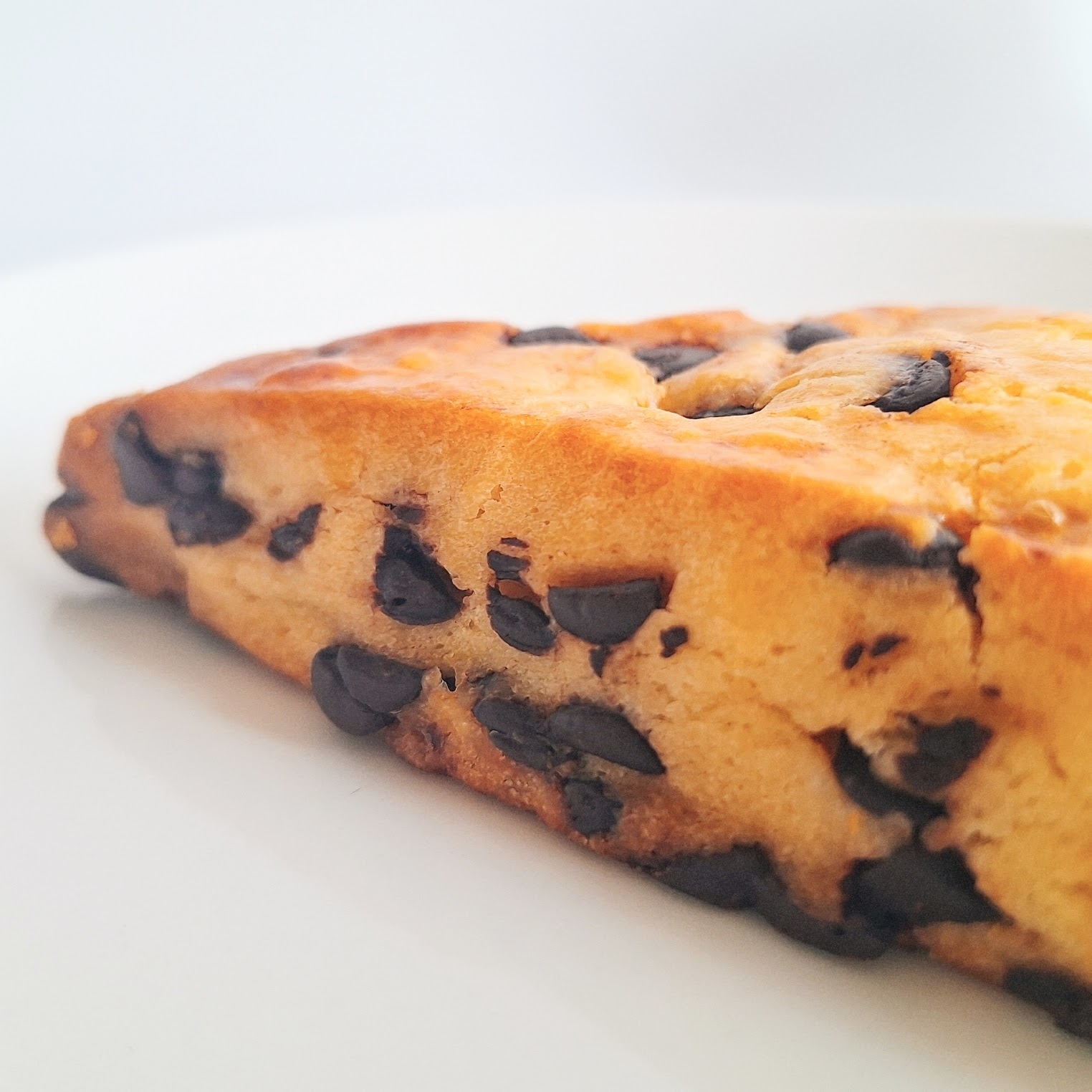 ローソンのおすすめスイーツ「ごろごろチョコチップスコーン 1個入」