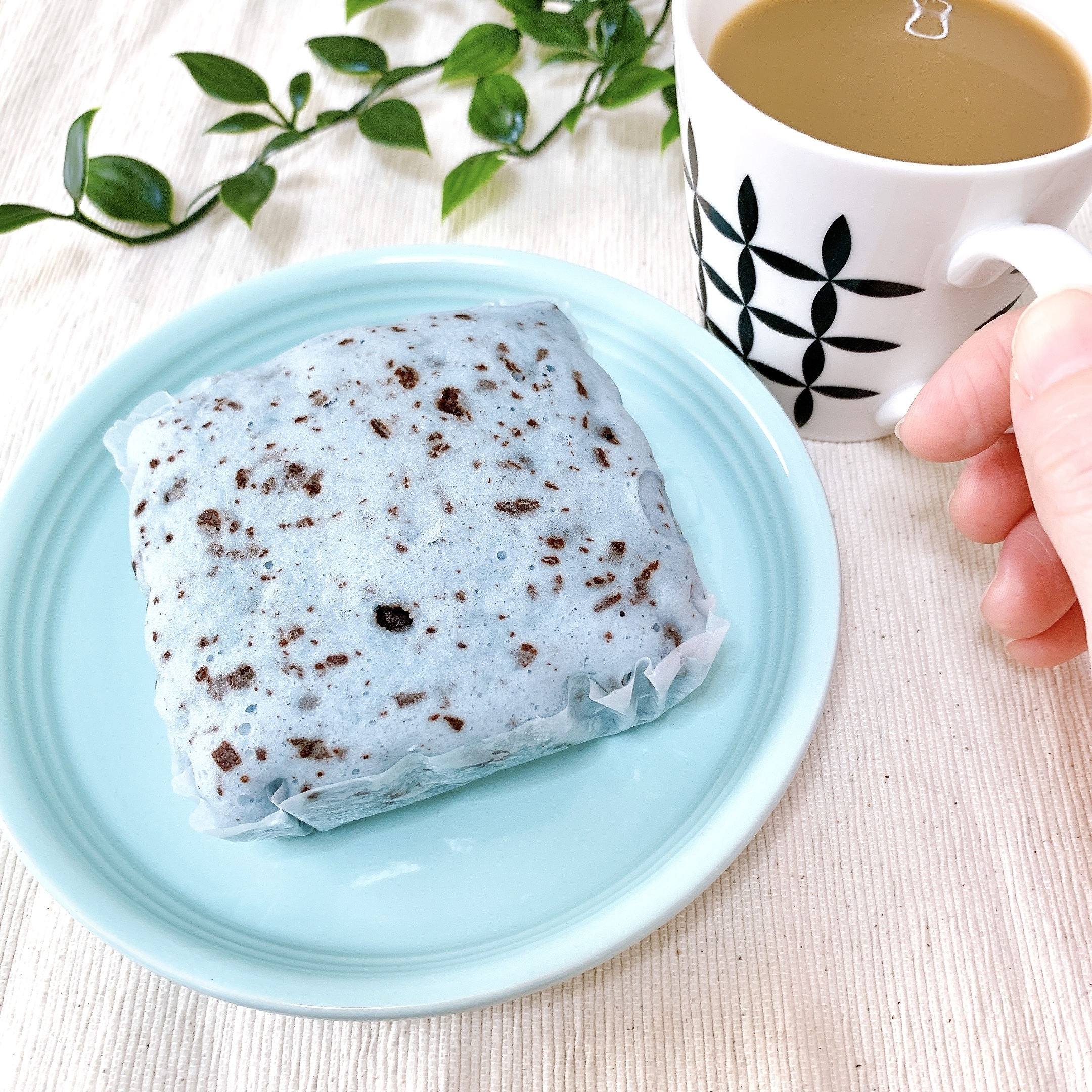 FamilyMart（ファミリーマート）のおすすめのパン「チョコたっぷりチョコミント蒸しケーキ」