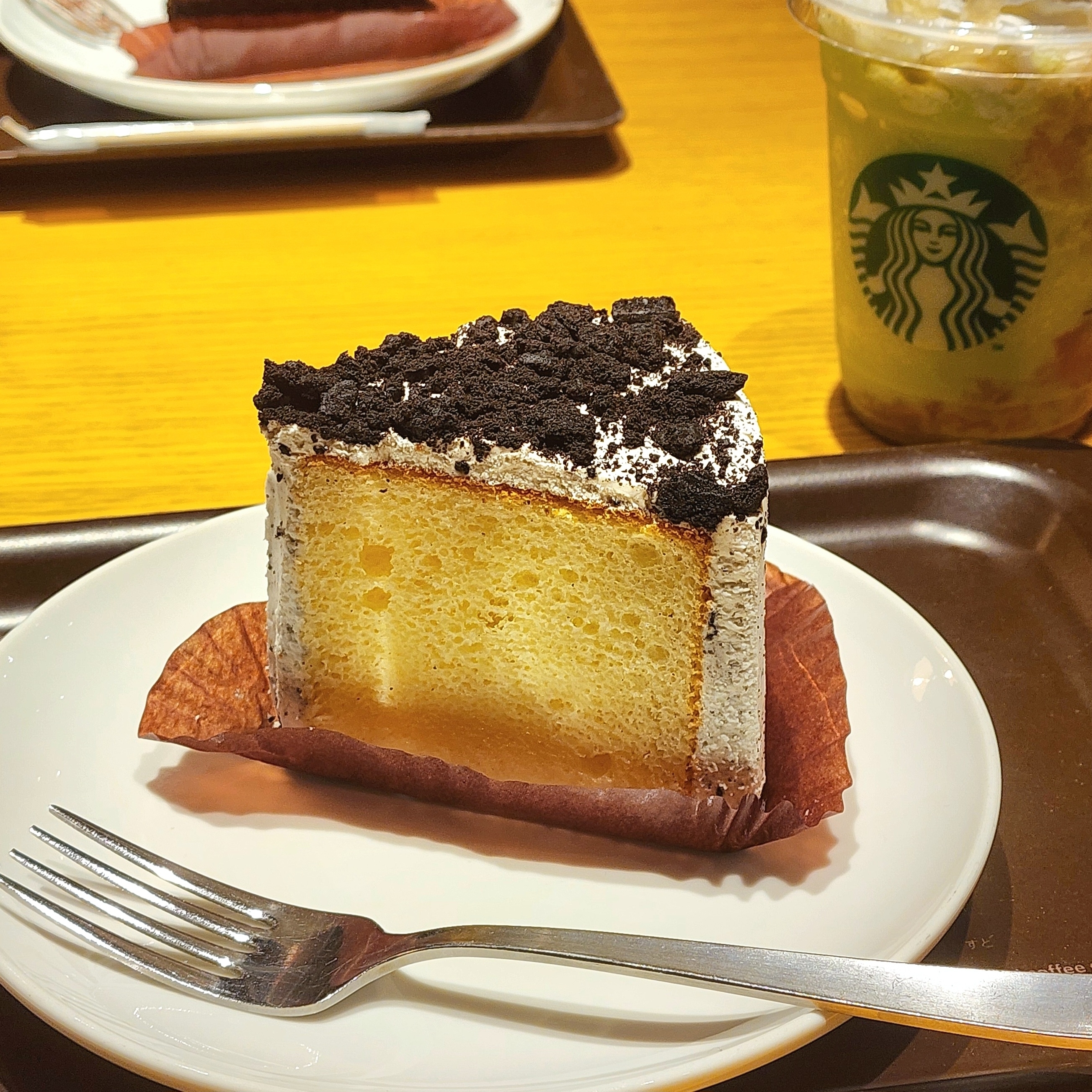 Starbucks Coffee(スターバックスコーヒー)のおすすめスイーツ「クッキー&クリームシフォンケーキ」