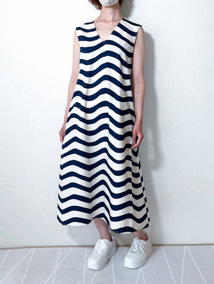 UNIQLO(ユニクロ)のおすすめファッションアイテム「Vネックフレアワンピース(ノースリーブ)」