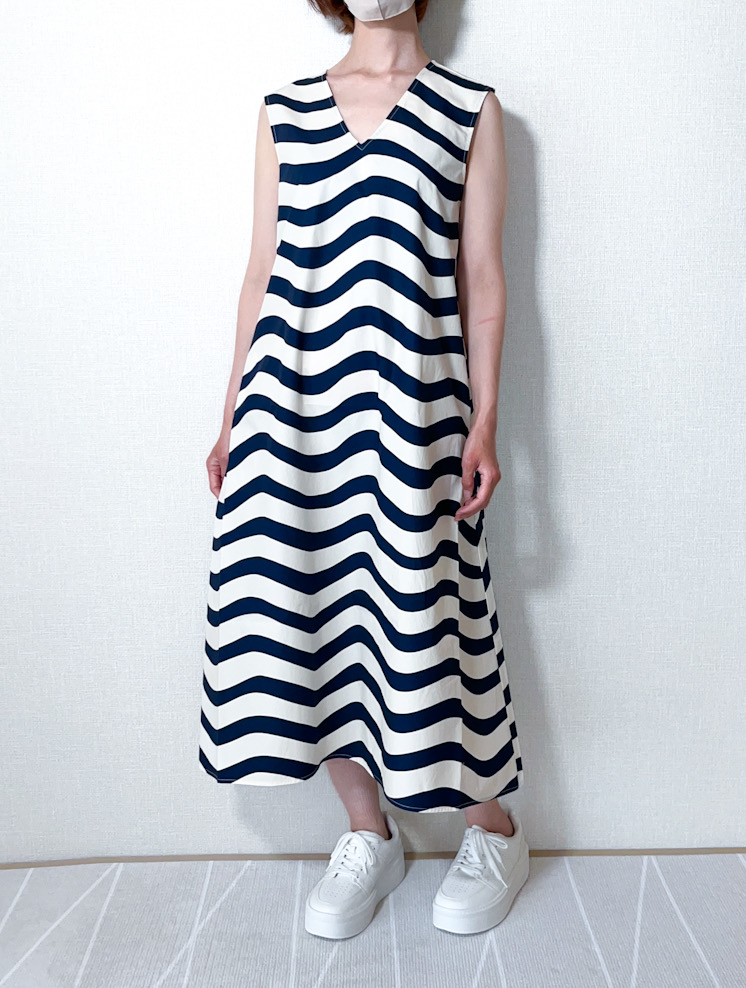 UNIQLO（ユニクロ）のおすすめファッションアイテム「Vネックフレアワンピース（ノースリーブ）」