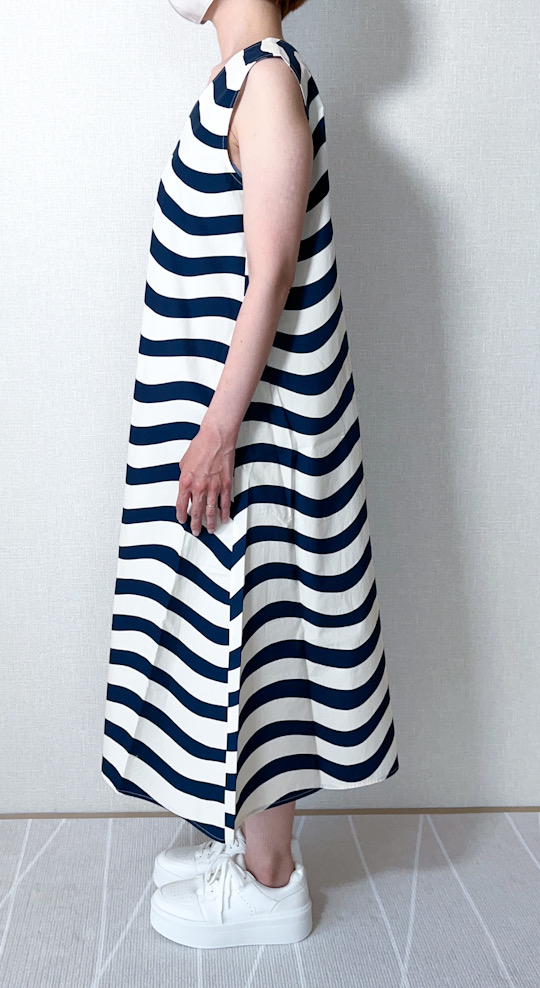 UNIQLO（ユニクロ）のおすすめファッションアイテム「Vネックフレアワンピース（ノースリーブ）」