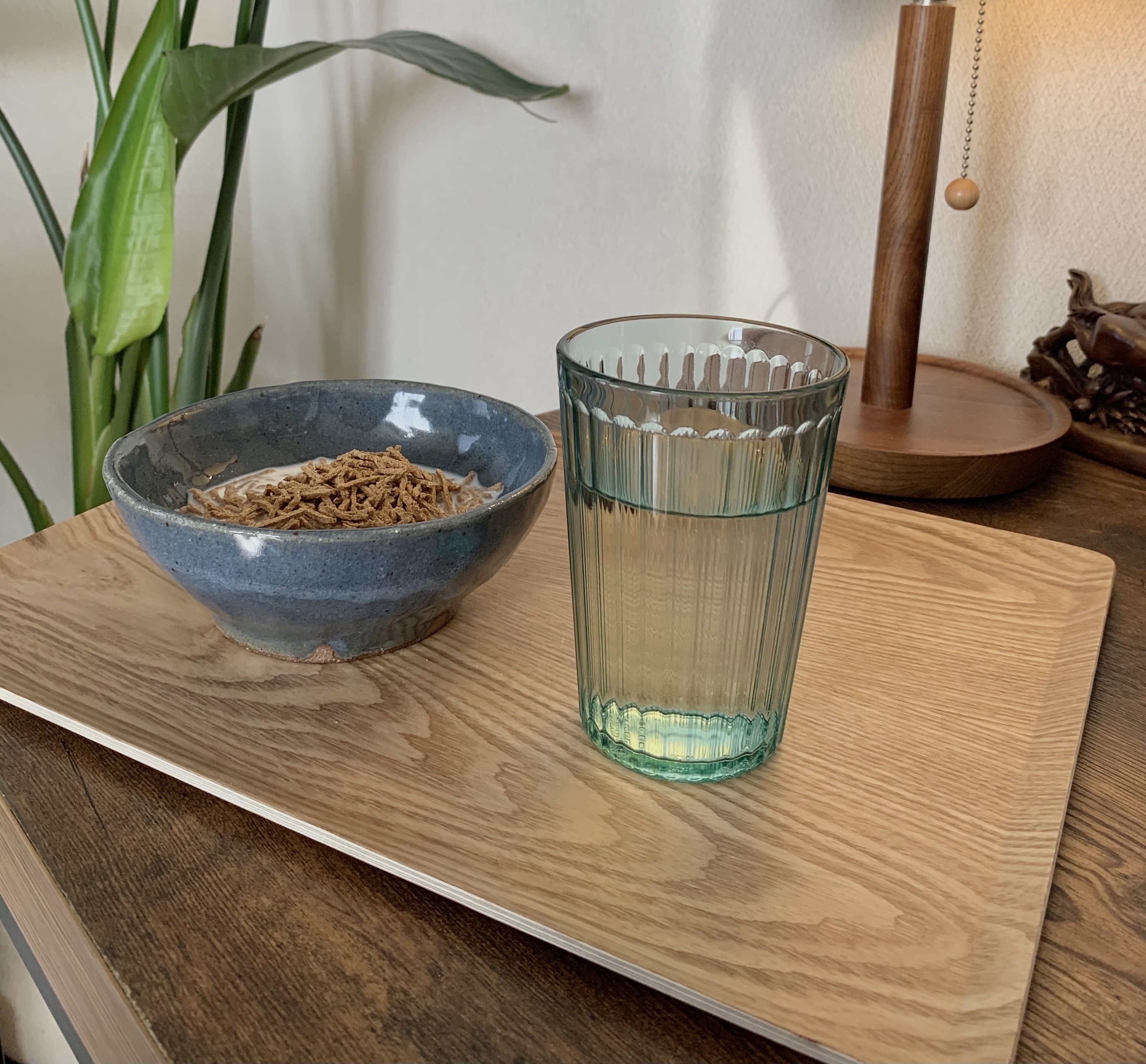 ニトリのオススメグッズ「すべりにくい木製トレー」