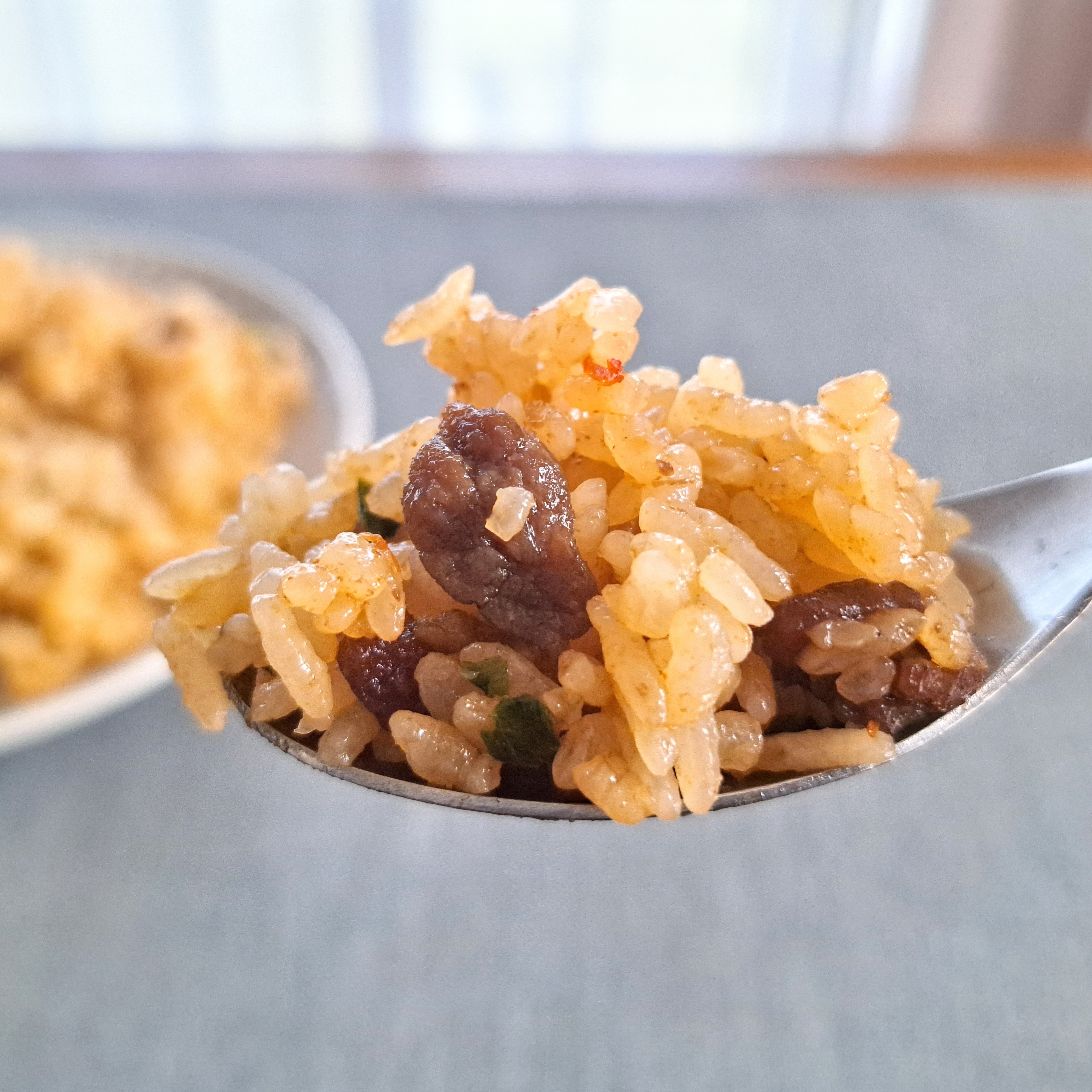 FamilyMart(ファミリーマート)の本格食品「直火炒めの牛カルビめし」