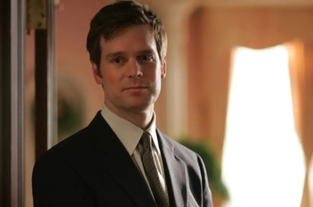 House M.D.'s Dr. James Wilson (portrayed by Robert Sean Leonard) in a suit, standing indoors