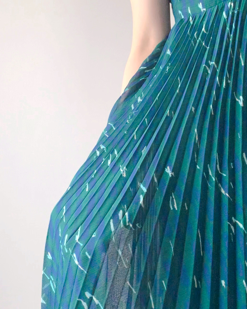 UNIQLO（ユニクロ）のおすすめファッションアイテム「プリーツキャミソールワンピース（ジオメトリック）」