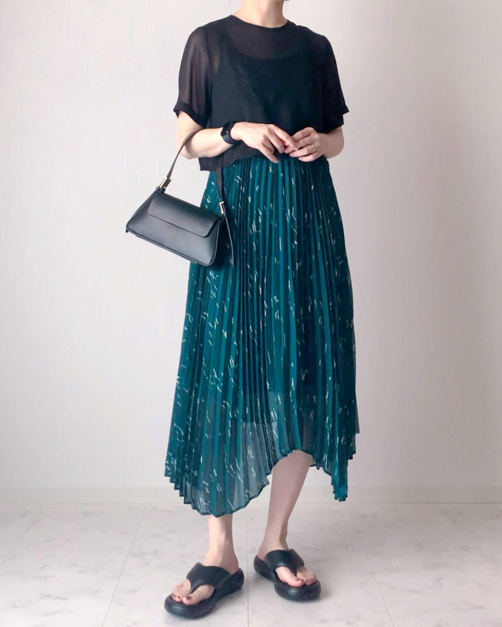 UNIQLO（ユニクロ）のおすすめファッションアイテム「プリーツキャミソールワンピース（ジオメトリック）」のコーディネート