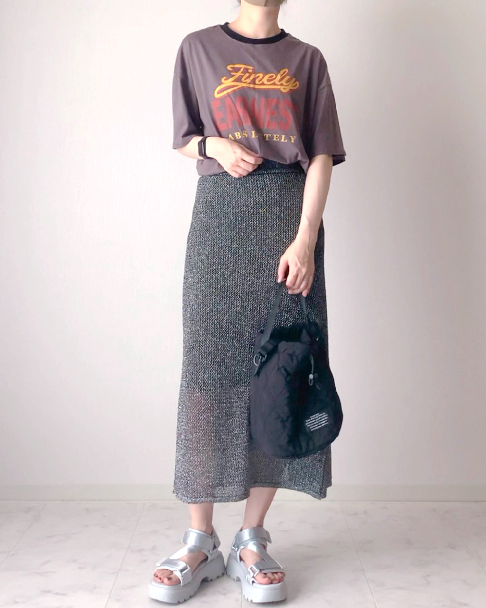 しまむらのおすすめファッションアイテム「メッシュラメナロースカート」のコーディネート