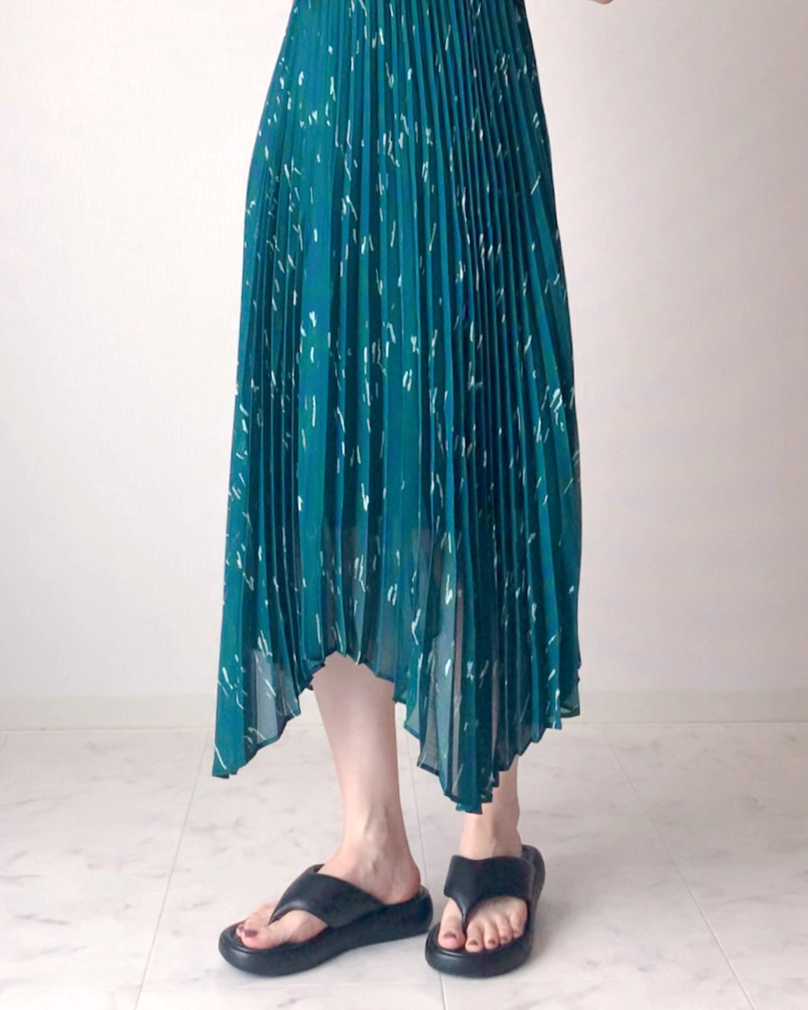 UNIQLO（ユニクロ）のおすすめファッションアイテム「プリーツキャミソールワンピース（ジオメトリック）」