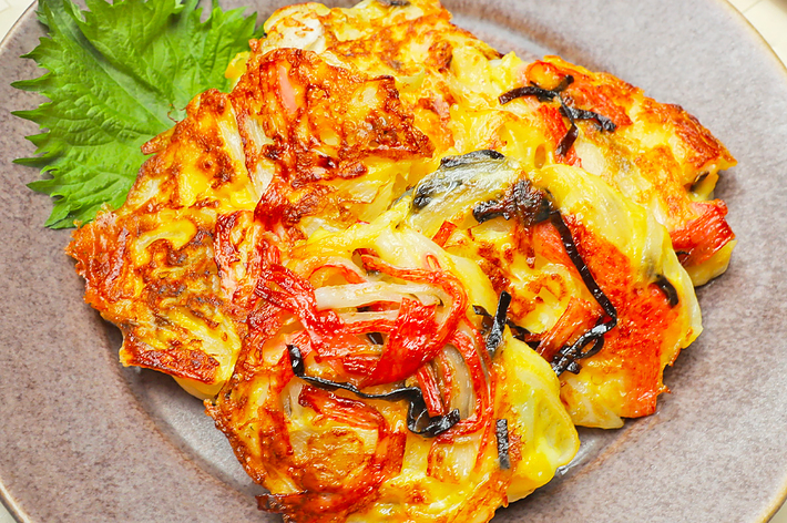 焼き色がついた料理が皿に盛られている