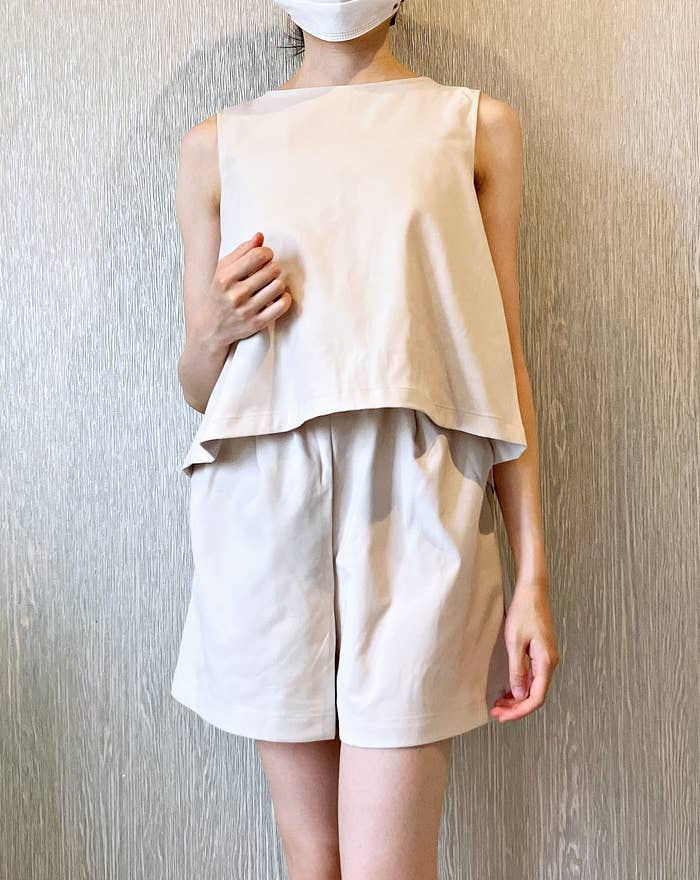 GU(ジーユー)のおすすめセットコーデ「2ピースショートジャンプスーツ(ノースリーブ)+E」