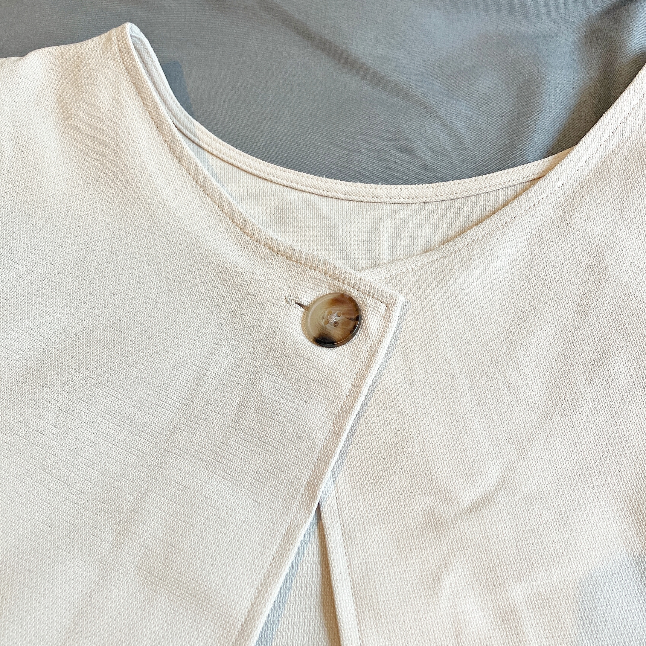 GU(ジーユー)のおすすめセットコーデ「2ピースショートジャンプスーツ(ノースリーブ)+E」