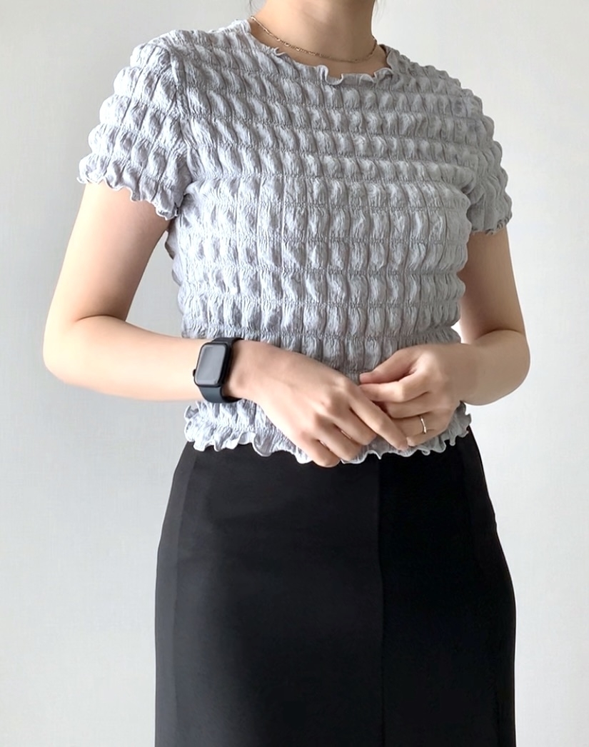 GUのおすすめファッションアイテム「シャーリングT（半袖）」