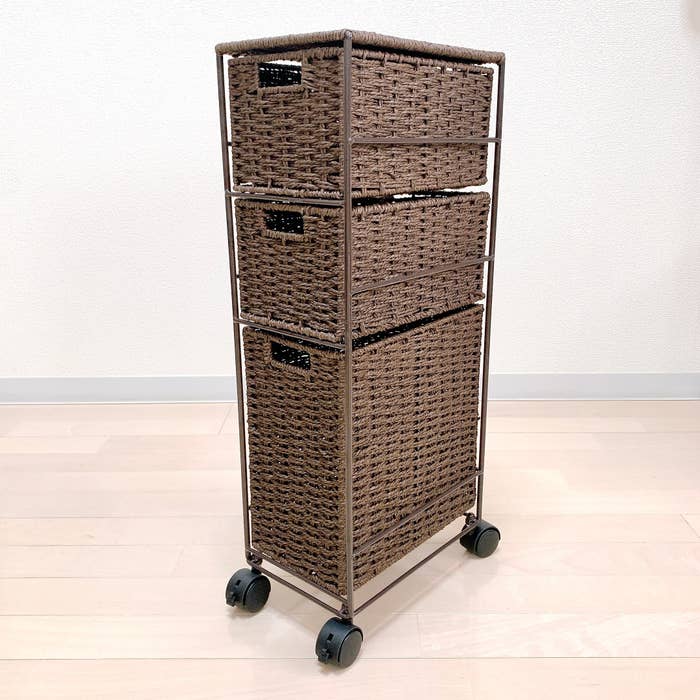 ニトリのおすすめの収納アイテム「スリムワゴン 3段 ライラ（DBR）」