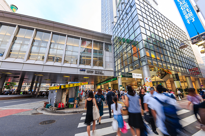 京王井の頭線の渋谷駅前（Getty Imagesより）