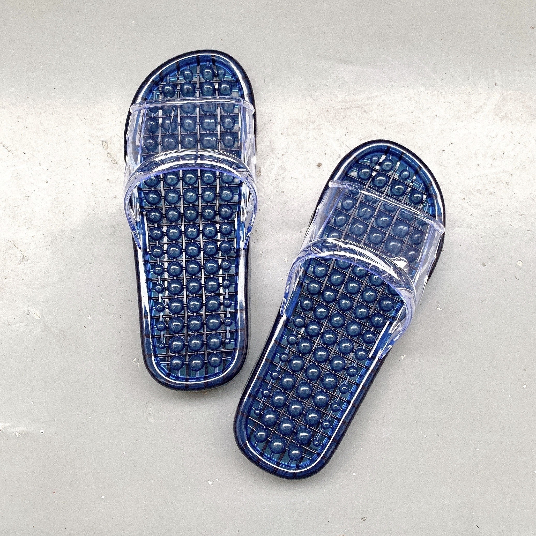 ニトリのオススメグッズ「水抜きサンダル」