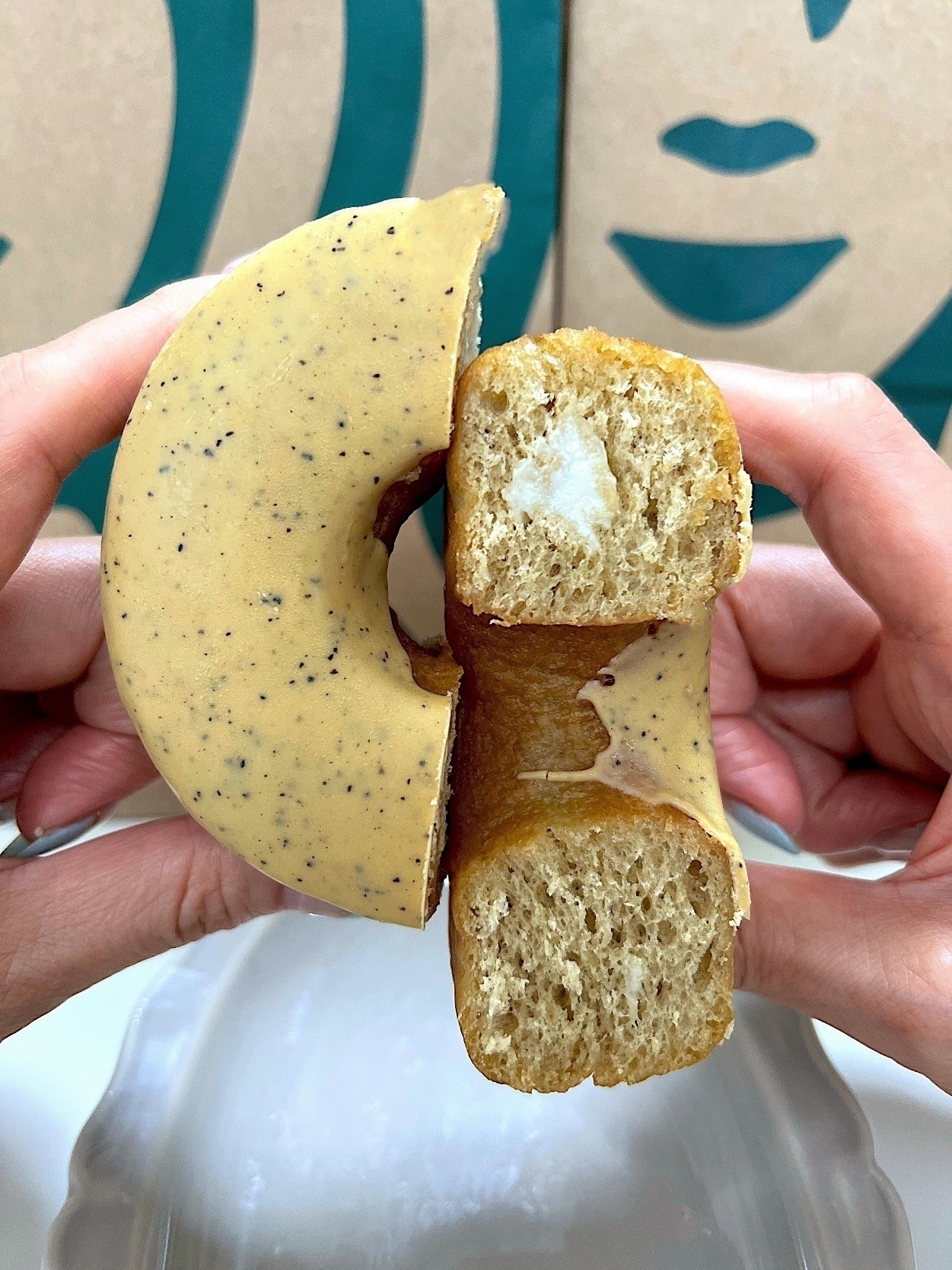 スタバのオススメのスイーツ「アールグレイミルククリームドーナツ」