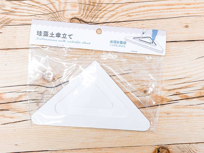 DAISO（ダイソー）のおすすめ傘用品「珪藻土傘立て」