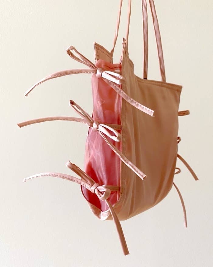 ZARA(ザラ)のおすすめファッションアイテム「リボン サテン トートバッグ」