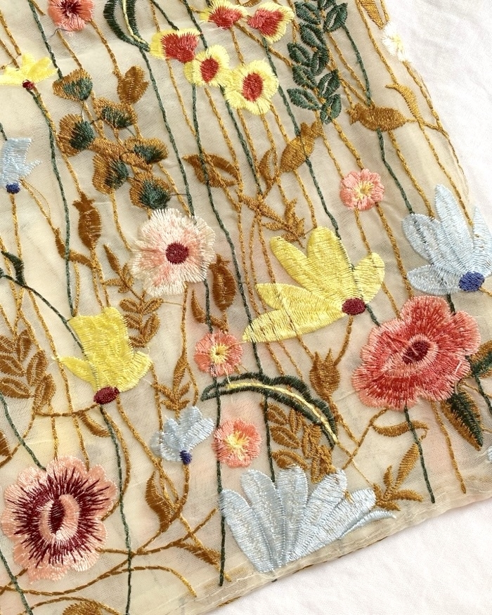 ZARA(ザラ)のおすすめファッションアイテム「エンブロイダリー ファブリック トートバッグ」