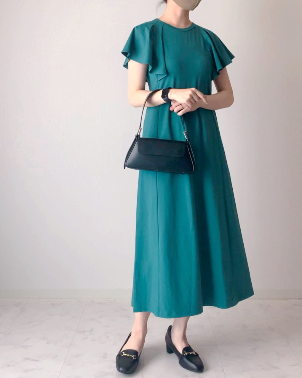 GU(ジーユー)のおすすめファッションアイテム「バックオープンワンピース(半袖)Z+E」のコーディネート