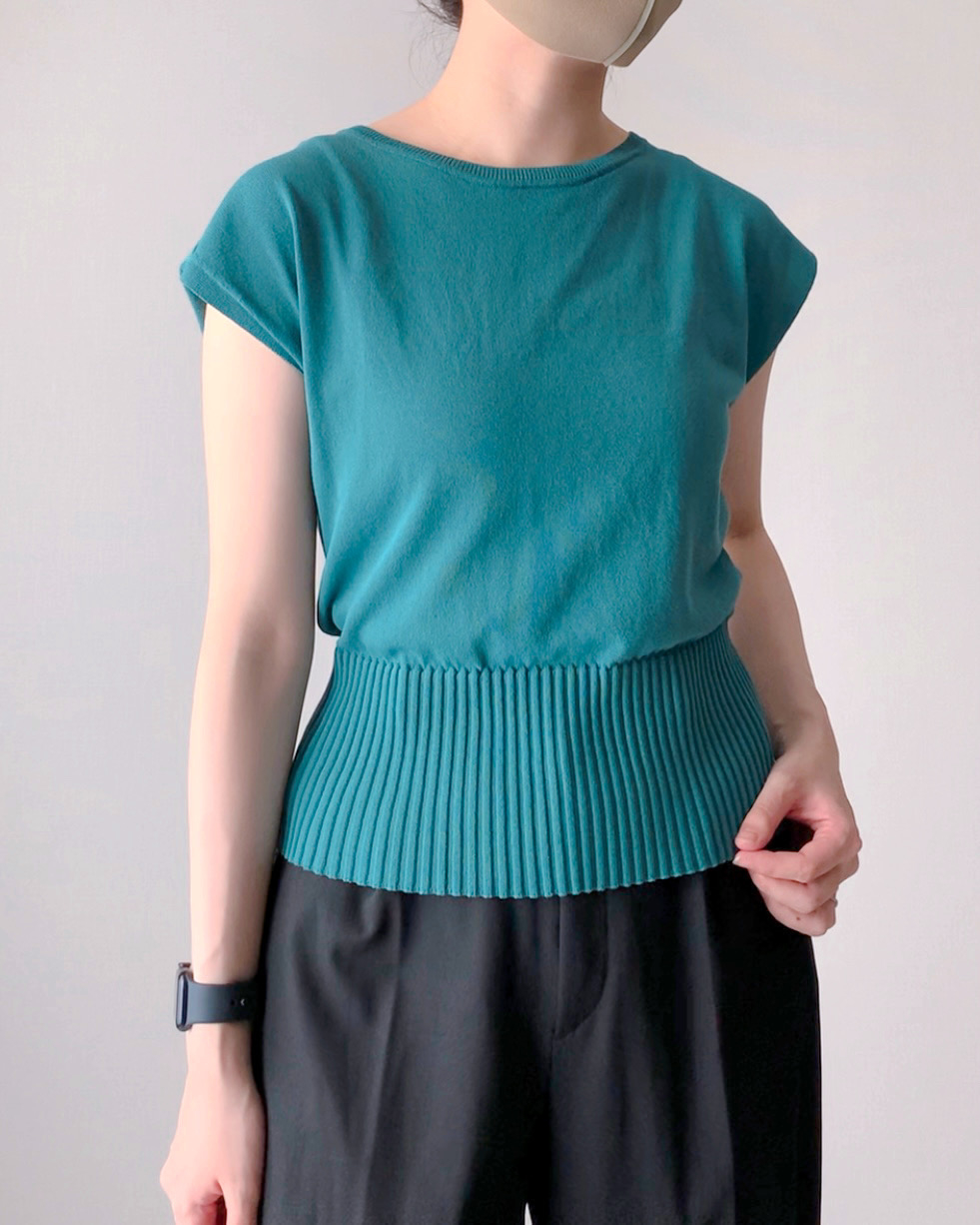 GU(ジーユー)のおすすめファッションアイテム「バックボタンセーター(半袖)Z+E」