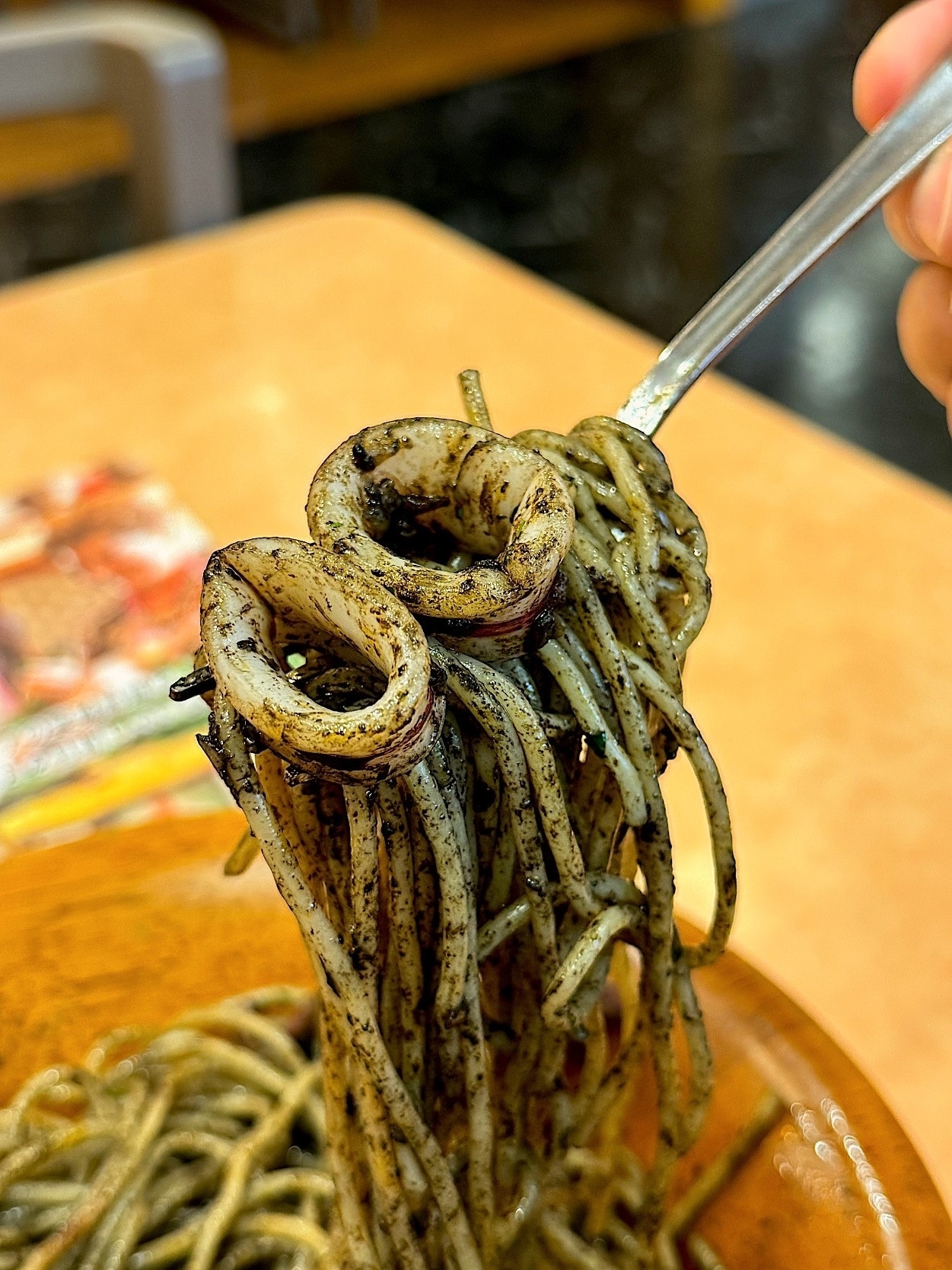 サイゼリヤのおすすめパスタ「イカの墨入りセピアソース」