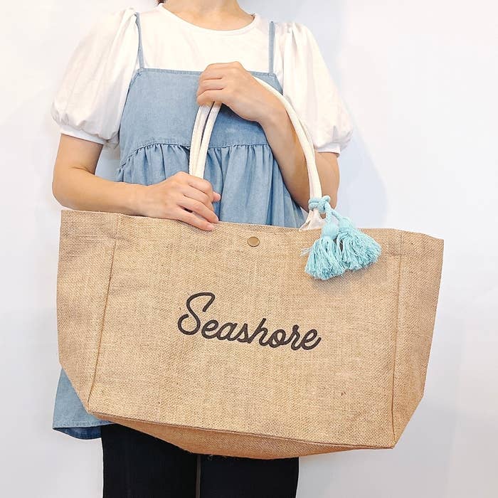 しまむらのおすすめファッションアイテム「ビッグジュートTT」