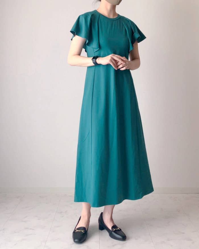 GU（ジーユー）のおすすめファッションアイテム「バックオープンワンピース（半袖）Z+E」