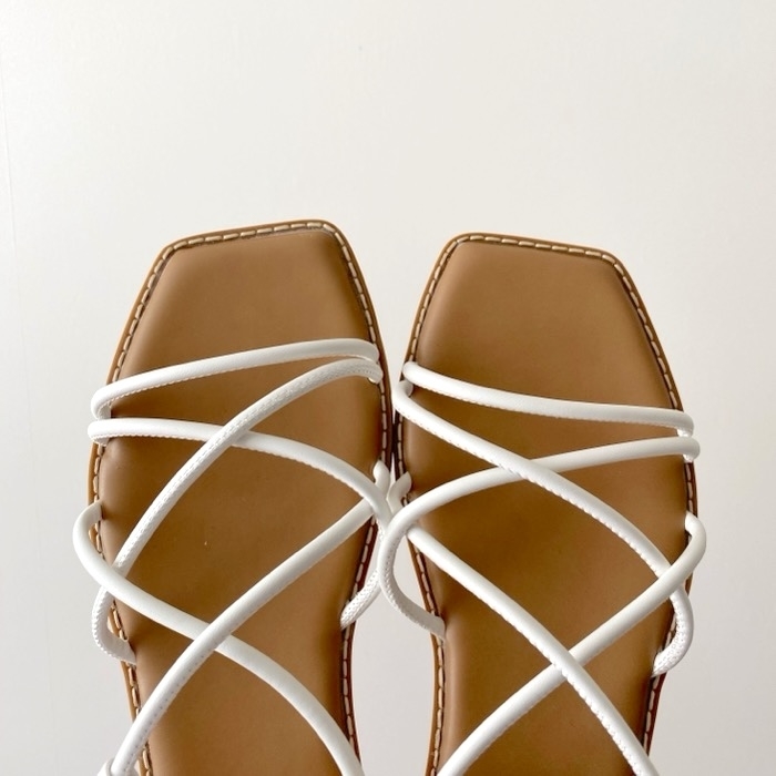 UNIQLO（ユニクロ）のおすすめファッションアイテム「ナローストラップサンダル」