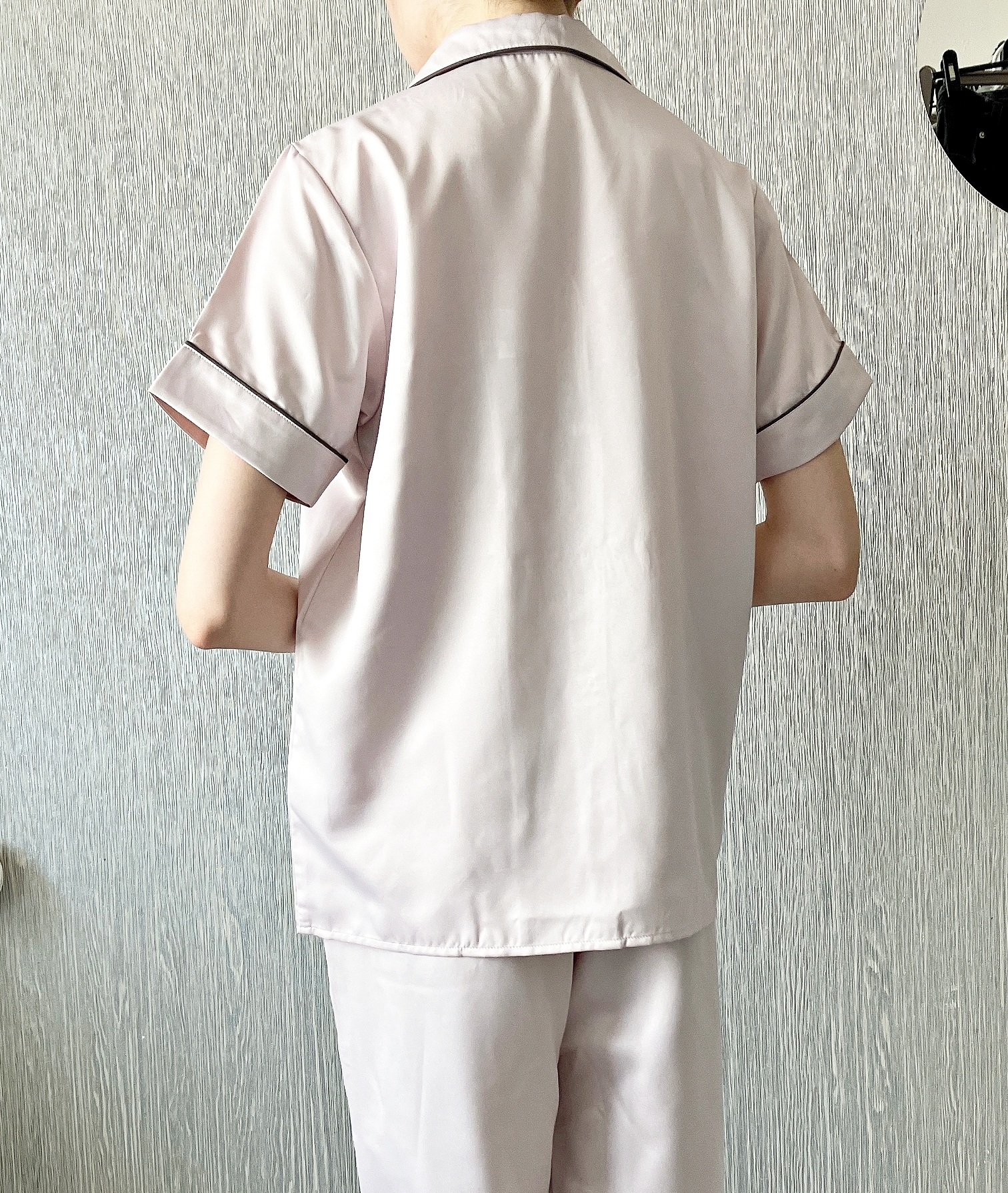 GU（ジーユー）のおすすめパジャマ「サテンパジャマ（半袖&amp;amp;ロングパンツ）+X」